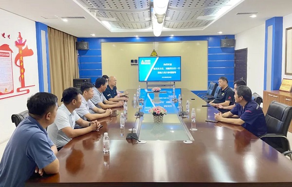 青島德州老鄉(xiāng)會宮兆東秘書長、禹城市在青流動黨員黨總支籌建負責人劉建民一行7人蒞臨公司參觀調研2.jpg 青島德州老鄉(xiāng)會宮兆東秘書長、禹城市在青流動黨員黨總支籌建負責人劉建民一行7人蒞臨公司參觀調研2.jpg